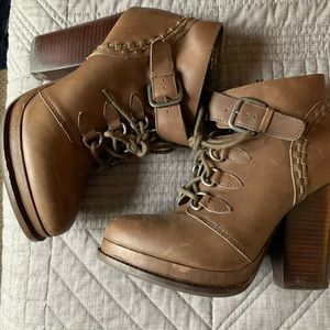 Seychelles Shenanigans grey leather boot size 9